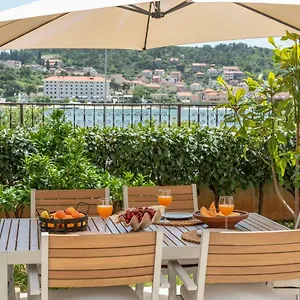 https://apartments-flora-trogir.hotels-in-trogir.com
