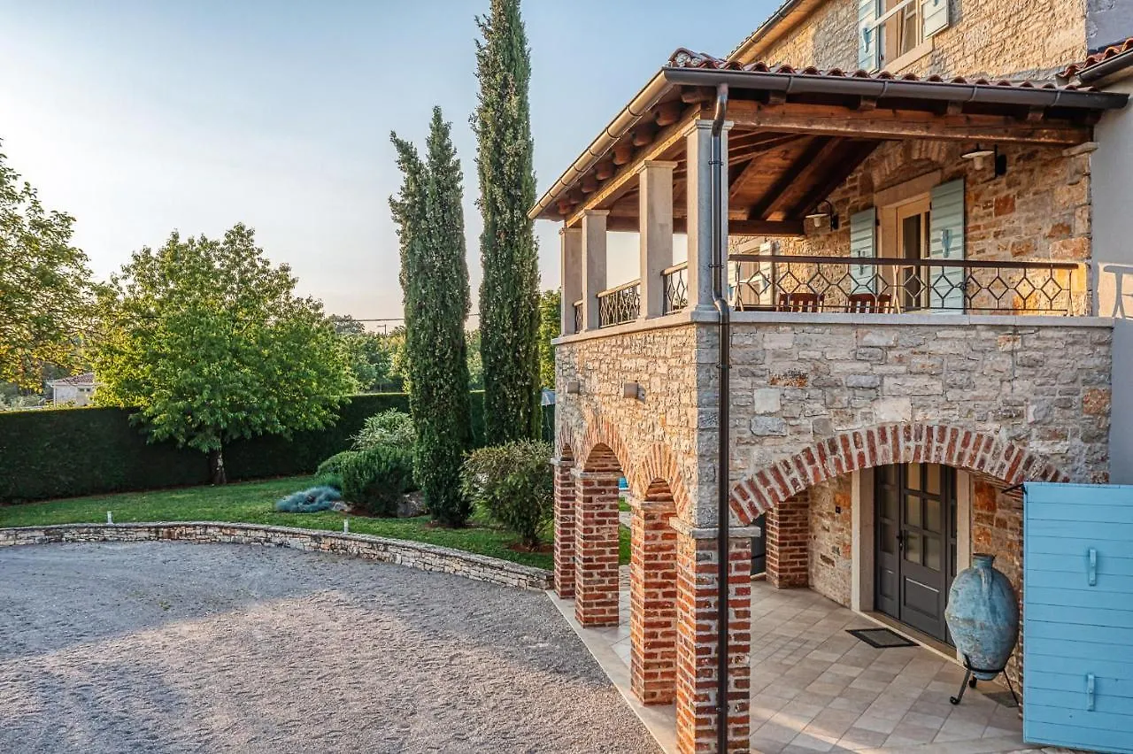 Villa Paolina With Hot Tub Višnjan Kroatien